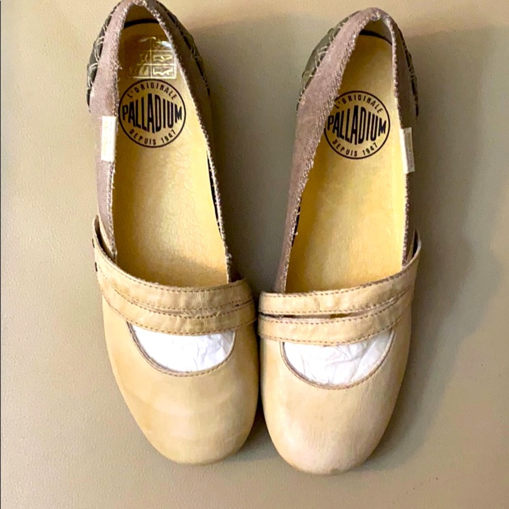 Palladium flats size 8
